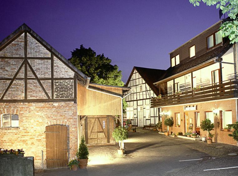 Landgasthaus & Hotel Lindenhof Königslutter am Elm Dış mekan fotoğraf