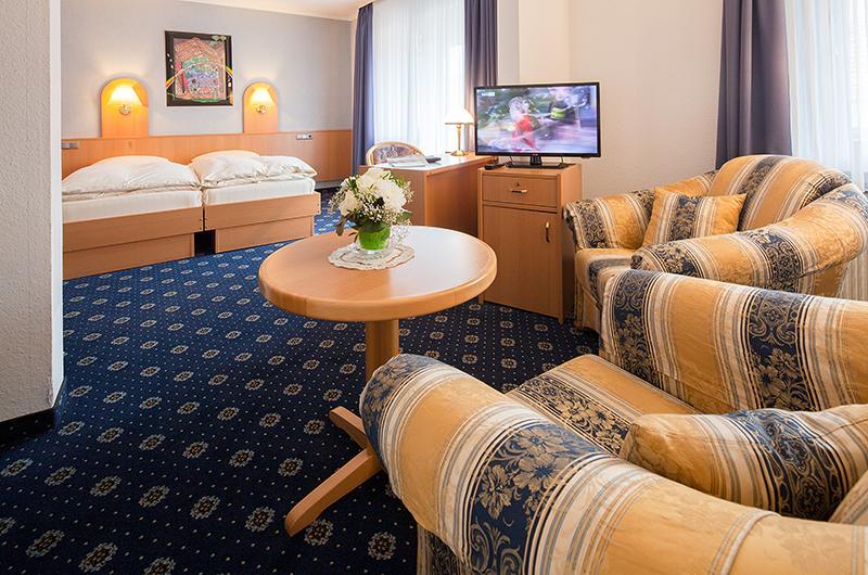 Landgasthaus & Hotel Lindenhof Königslutter am Elm Dış mekan fotoğraf