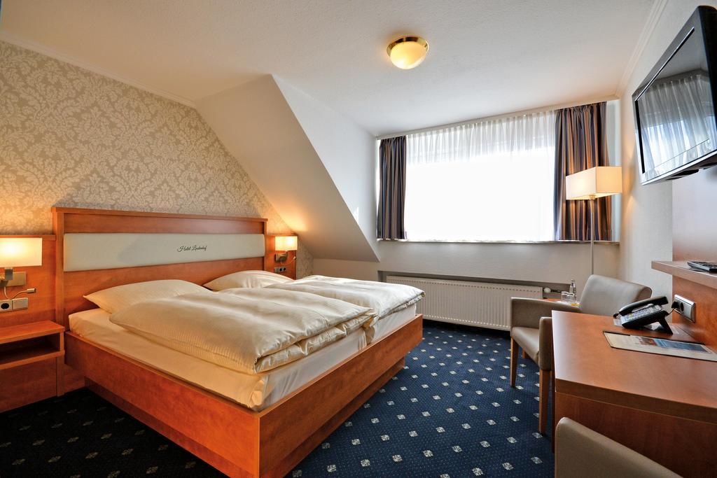 Landgasthaus & Hotel Lindenhof Königslutter am Elm Dış mekan fotoğraf