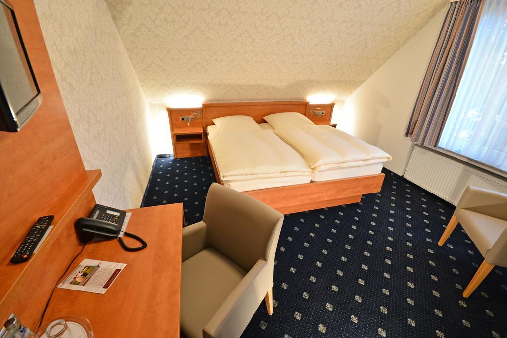 Landgasthaus & Hotel Lindenhof Königslutter am Elm Dış mekan fotoğraf