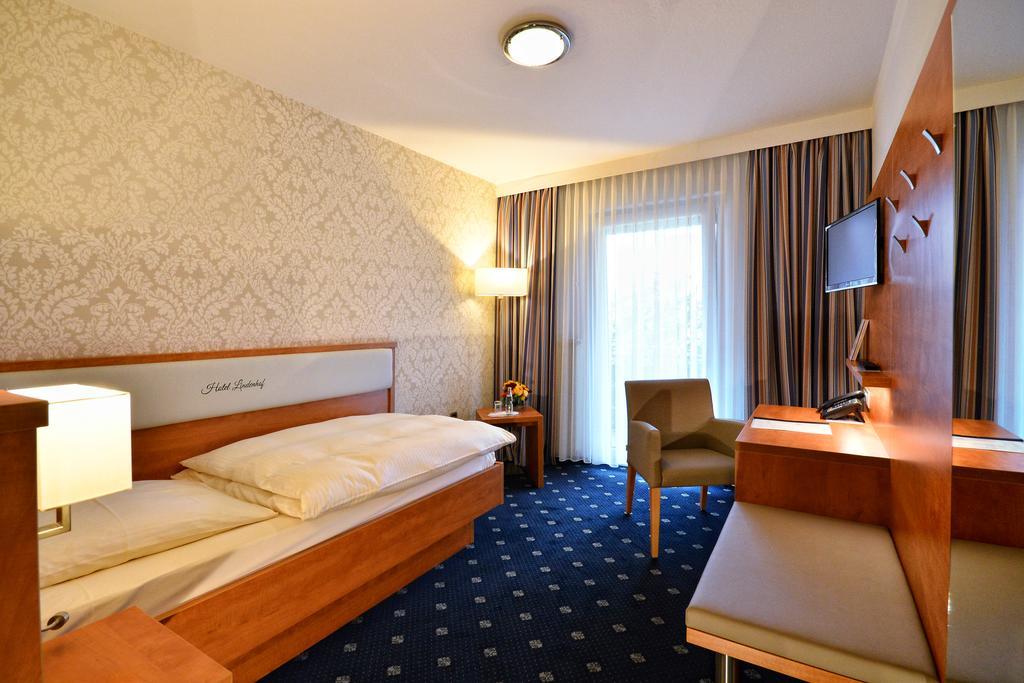 Landgasthaus & Hotel Lindenhof Königslutter am Elm Dış mekan fotoğraf